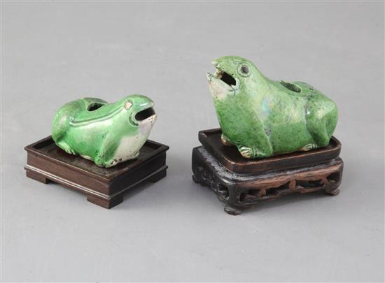 A pair of Chinese green glazed biscuit frog water droppers, 18th century, 6 and 7cm long excluding wood stands